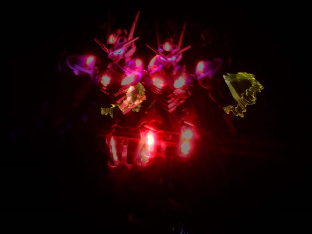 スタンド的な感じで、カメラに2枚の写真を1枚に合成する機能が!F91でやりたい。