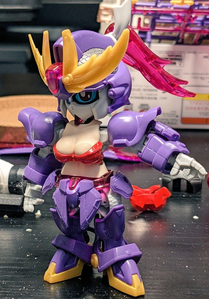 ②外装を盛り、整える　フレームに外装を着せるイメージで盛ります。　同日に発売した「30MS オプションボディパーツ タイプS05[カラーA]」の胸・腹パーツを使用しています。