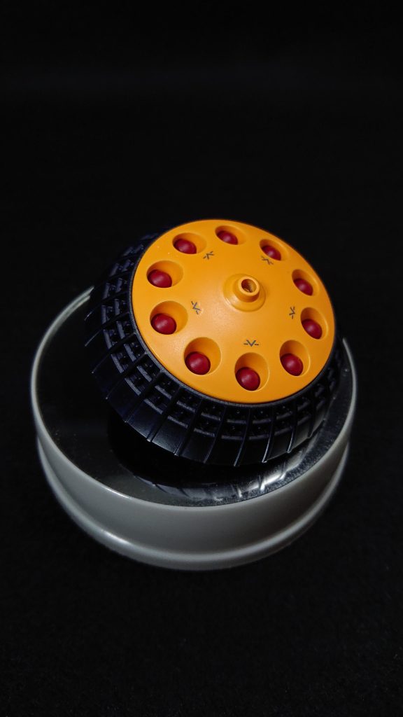 メイン武装は、ミサイル・シールドになります運用方法は、ミサイルで牽制しつつ距離を詰めシンプルにシールドで相手を殴り倒す、これを一番に考えています中距離戦での撃ち合いにも対応できますもしもの時のためにサブウエポンとしてビ－ムサーベルをバックパックにマウントしてあります