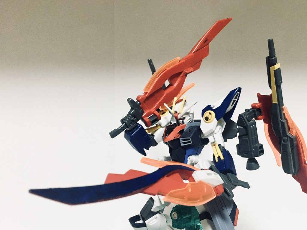 ヒートブレイドのハイパーカレトヴルッフです。背面に2本備える剣になります。剣が放出する熱で相手を両断します。