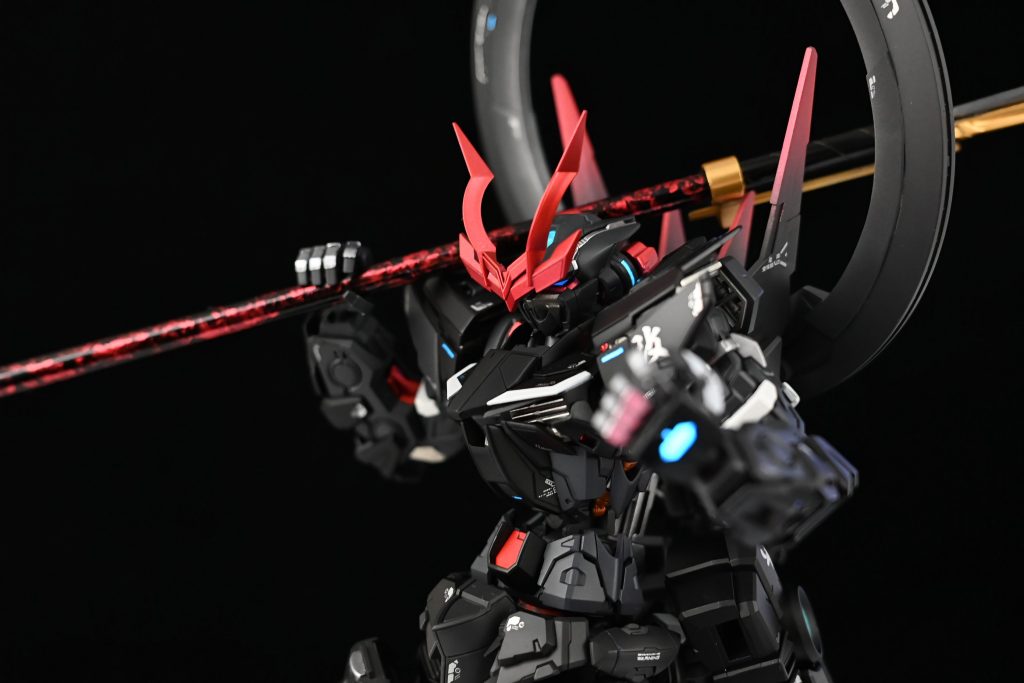 一部蛍光塗料を使い光らせました✨