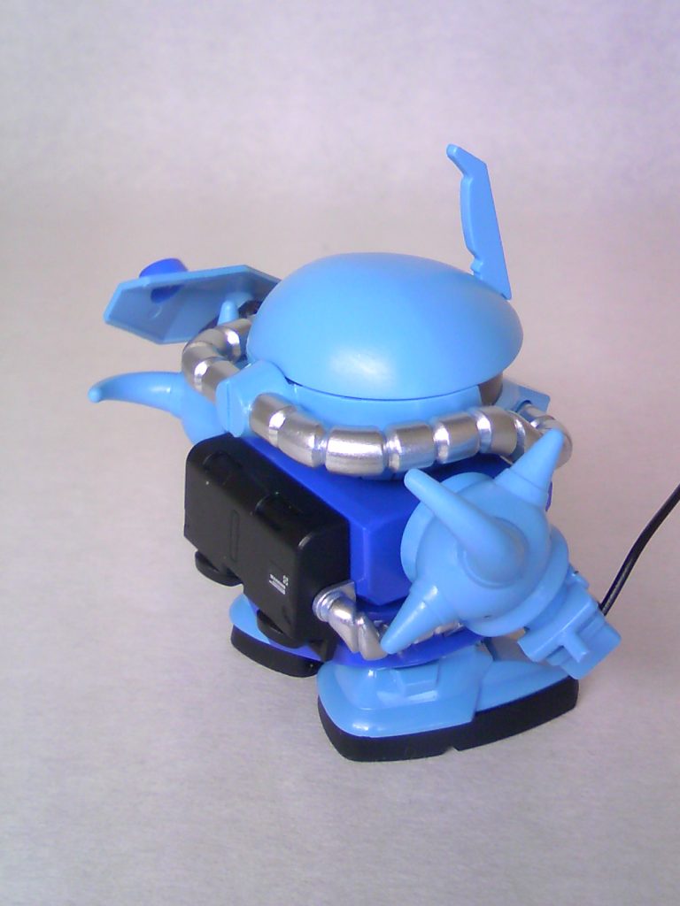 そして最後にガンプラの説明しますね(笑)SDノリスさんのグフカスタムです。今のSDクロスシルエットカッコイイですが昔ながらのSDは可愛いですね。エアブラシ全塗装で仕上げに光沢トップコートしています。メッキシルバーも使ってピカピカ動力パイプです。このシリーズは300円とお手軽な値段でした。再販してほしいところです。