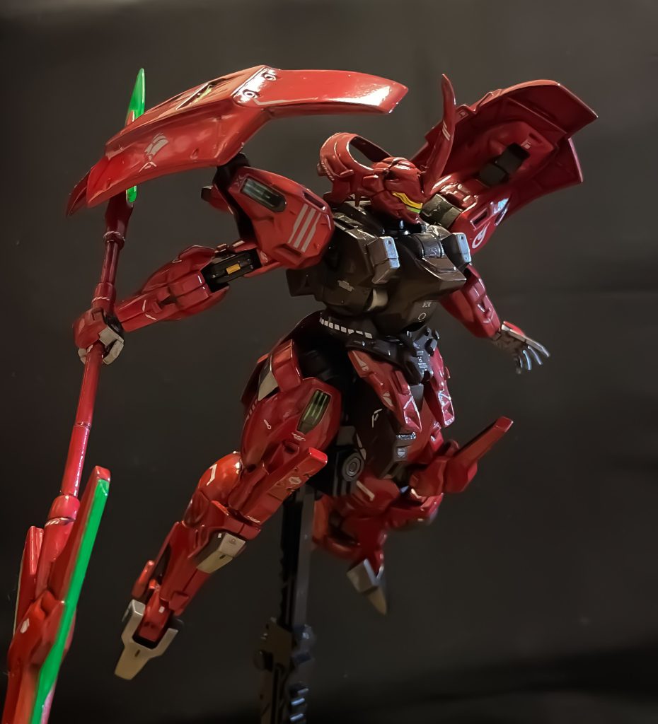 クリアーレッドを少々厚塗りしてしまったために、キャンディ感は薄いかもしれませんが、研ぎ出しは頑張りました。