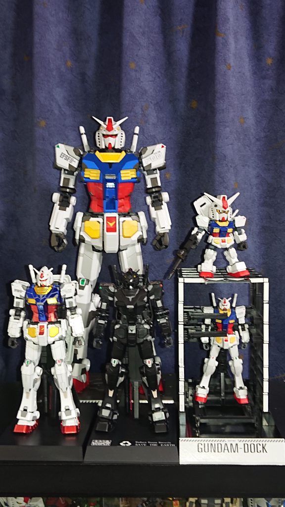 クロスシルエット、1/144、1/100チタニウムフィニッシュ、1/100エコプラVer.そして今回の1/48と揃ってパシャり📷️ クロスシルエット↓https://gumpla.jp/sd/1356058 チタニウムフィニッシュhttps://gumpla.jp/other/993860エコプラバージョンhttps://gumpla.jp/other/1209523 1/144 https://gumpla.jp/other/915386