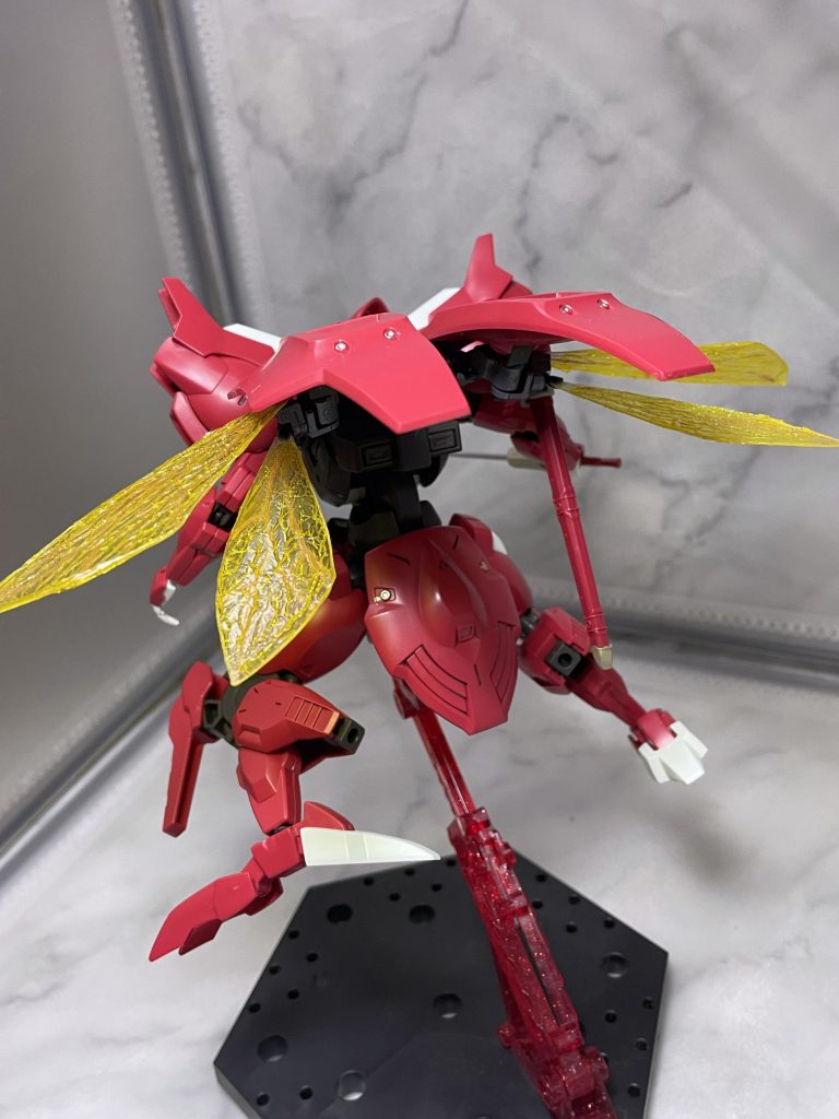 羽展開。羽は100均のプラ板とレジンで作成。副羽は接続強度より可動範囲を重視したのでやや外れやすいのが難点