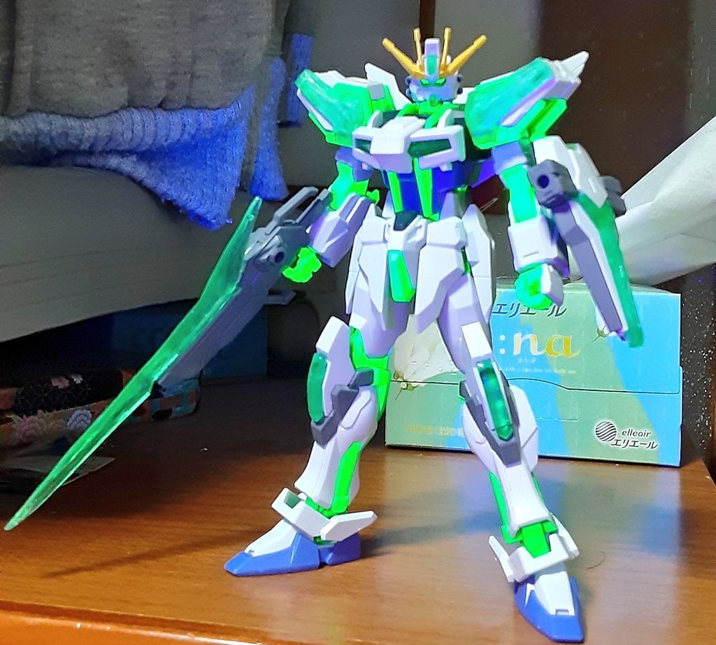 蛍光ランナーを使用しているのでブラックライトを当てると発光しているように見えます(笑)なので勝手にEGシステム発動って思ってますw