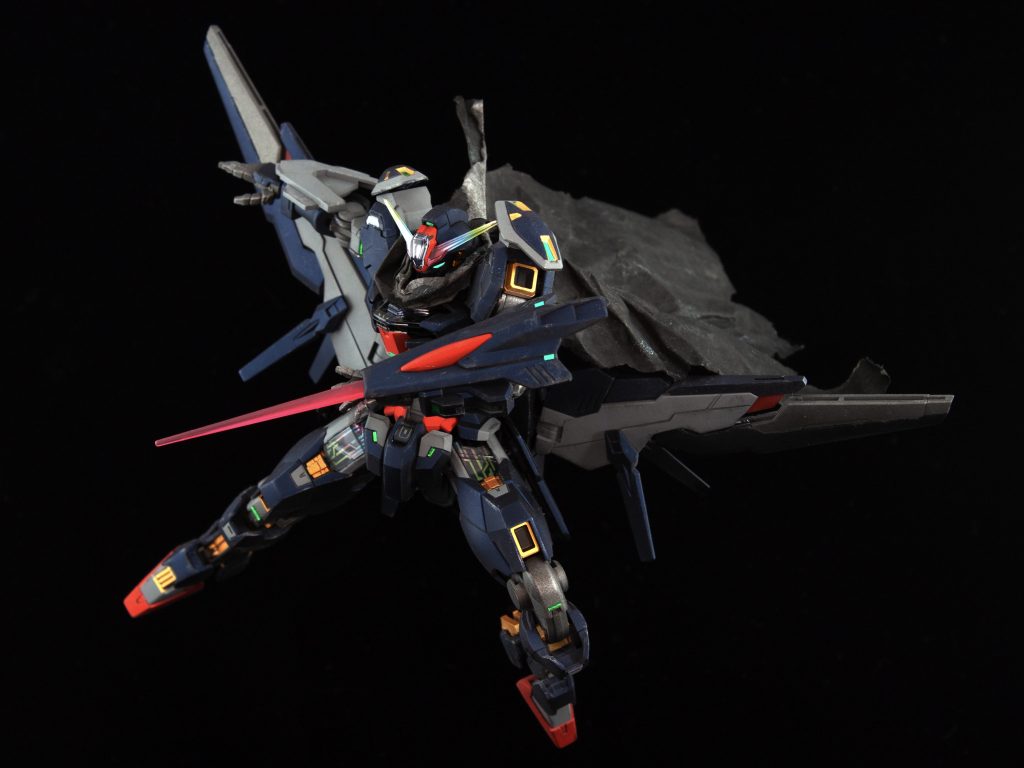 ビットを全身に取り付けることで、腰部にバックパックを付けることが可能。さらにシールドにはビームサーベルを内蔵。こういう隠し武器みたいなん好き。この、顔が隠れてよく見えないけどツインアイが発光してるのめっちゃ良くないですか?