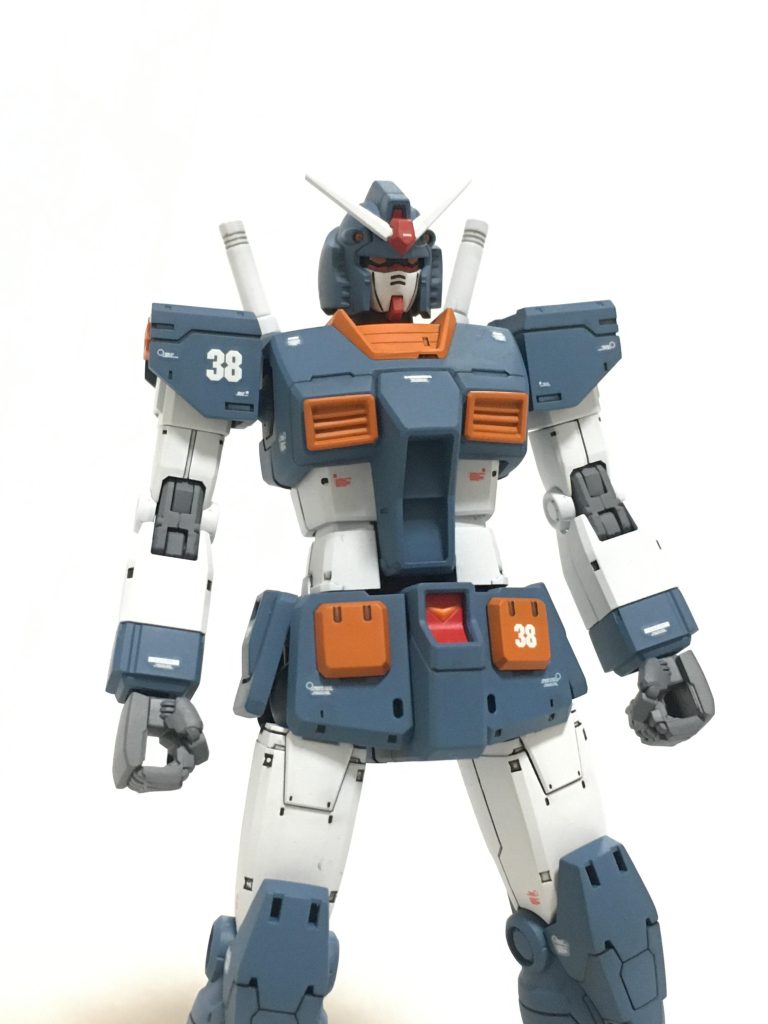 オリジンガンダムがベースということでイケメンですね。