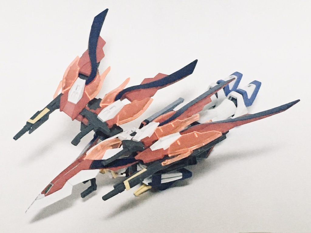 バード形態です。空中を高速で飛ぶ形態になります。