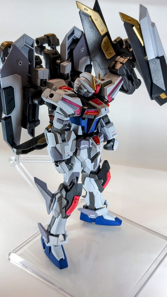 ということで、今作はコトブキヤ様から発売されている各種拡張パーツをガンプラに使用したらどうなるか、を確認する意味も含めた作品でした。作品名については、作成途中にふと、そういえば、素体のビルドストライクにも、拡張で使用しているエクシードバインダーにも『エクシード』が使用されているなあ、なんて考えながら作成していました。ジョイント関係は改造等は必要なく、問題なく使用できますが、問題は大きさで恐らく大型の1/144機体かMGの様な1/100と相性が良さそうです!今後オリジナル機体を作成する際にはガンプラ以外に、30MMシリーズに加えコトブキヤ様の各種拡張パーツも有用だということがわかり、非常に有意義で作っていて楽しい作品でした。特にビルドストライク自体が非常に完成度が高い作品であり、これでEGだというから驚きです。ビルド系は非常に好きなシリーズですのでまたこういうチャレンジをしてみたいと思う良い機会になりました。今作もご覧いただき、ありがとうございました。至らぬ点、まだまだありますが日々精進して行きたいと思います。駄文、長文失礼致しました。