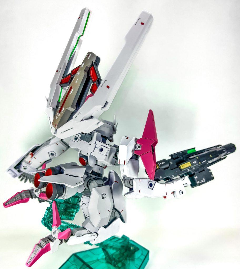 背中がボリュームあるディテールなのが写真見てていちばんの発見でした、背中かっこいい!!!そしてデーカル貼るのが下手なのも目を瞑ろう…