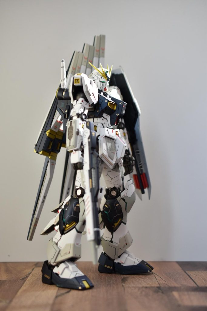 全体的に筋彫りを追加したり、部分的にプラ板で装甲の追加、メタルパーツも初めて使用してみました。