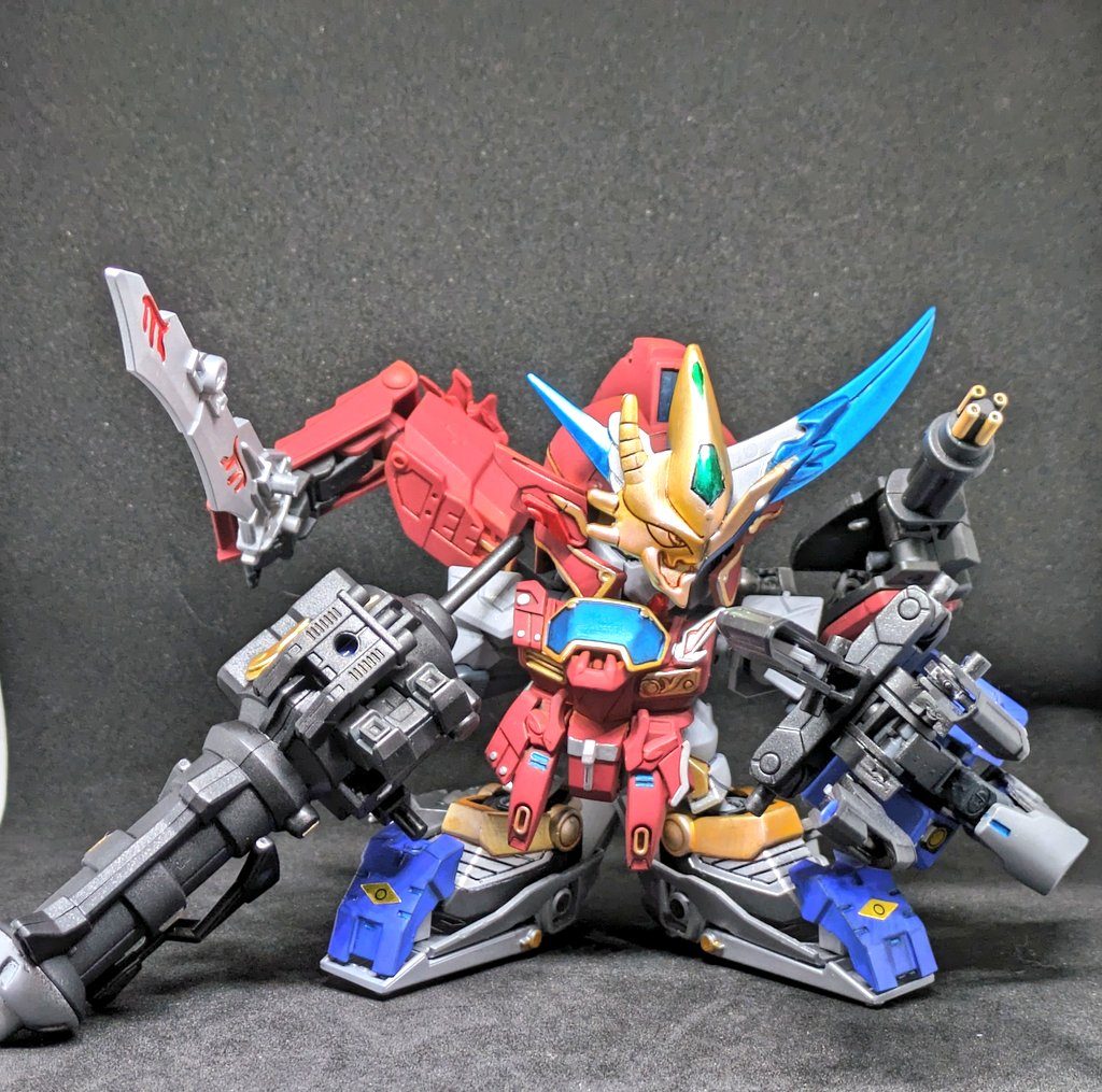 スーパーモード「鬼銃爪(きじゅうそう)の陳」光亞静刃を含めた全装備を展開した姿光亞静刃は忍具と合体し、巨大な爪になる