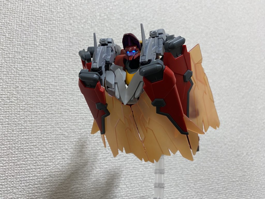 高速移動形態で、大気圏内をシールドを展開しながら高速で移動できます！