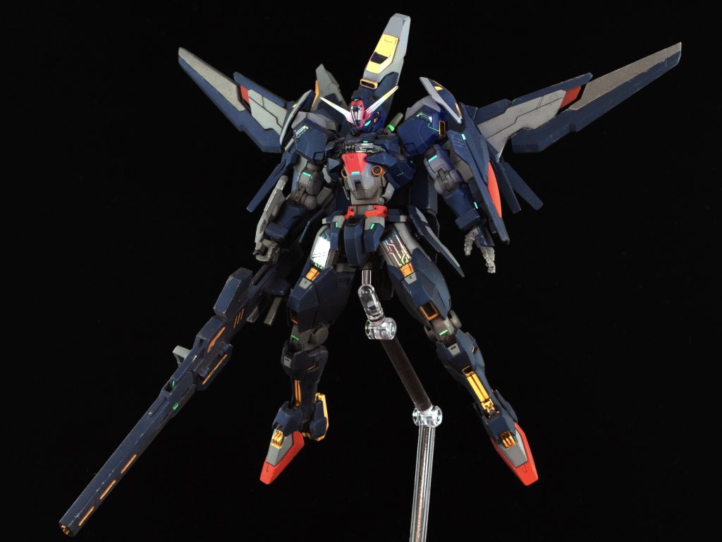 マント無ver。ビットを全身に装着し、バックパックも背中に。フル装備的なイメージ。