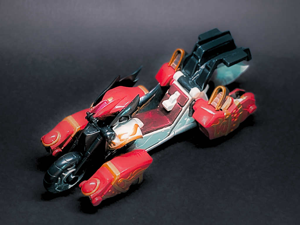 ○素材BB戦士306 呂布(リョフ)トールギス他プラパン、エポパテ、改造パーツ使用○塗装・Mr.フィニッシングサーフェイサー 1500 グレー・Mr.カラー 筆塗り・Mr.スーパークリアー 半光沢 スプレー○撮影・カメラ：iPhone SE (2022)・小型撮影ボックス ミニ撮影ボックス LEDライトボックス 簡易スタジオ 折り畳み 簡単組立て 持ち運び便利 小物 スタジオ 撮影 キット 背景布6枚付き USB給電 (2つのライトバー)使用○写真修正：Canva