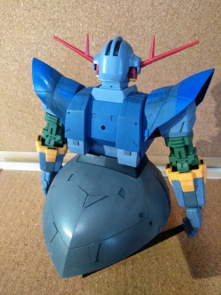 其にしてもこの子は大きい為か、　　　　　　　ノッペリし過ぎなきらいが在ります。　　　　　なので拙いながらスジ彫りの真似事などを　実行です😆　