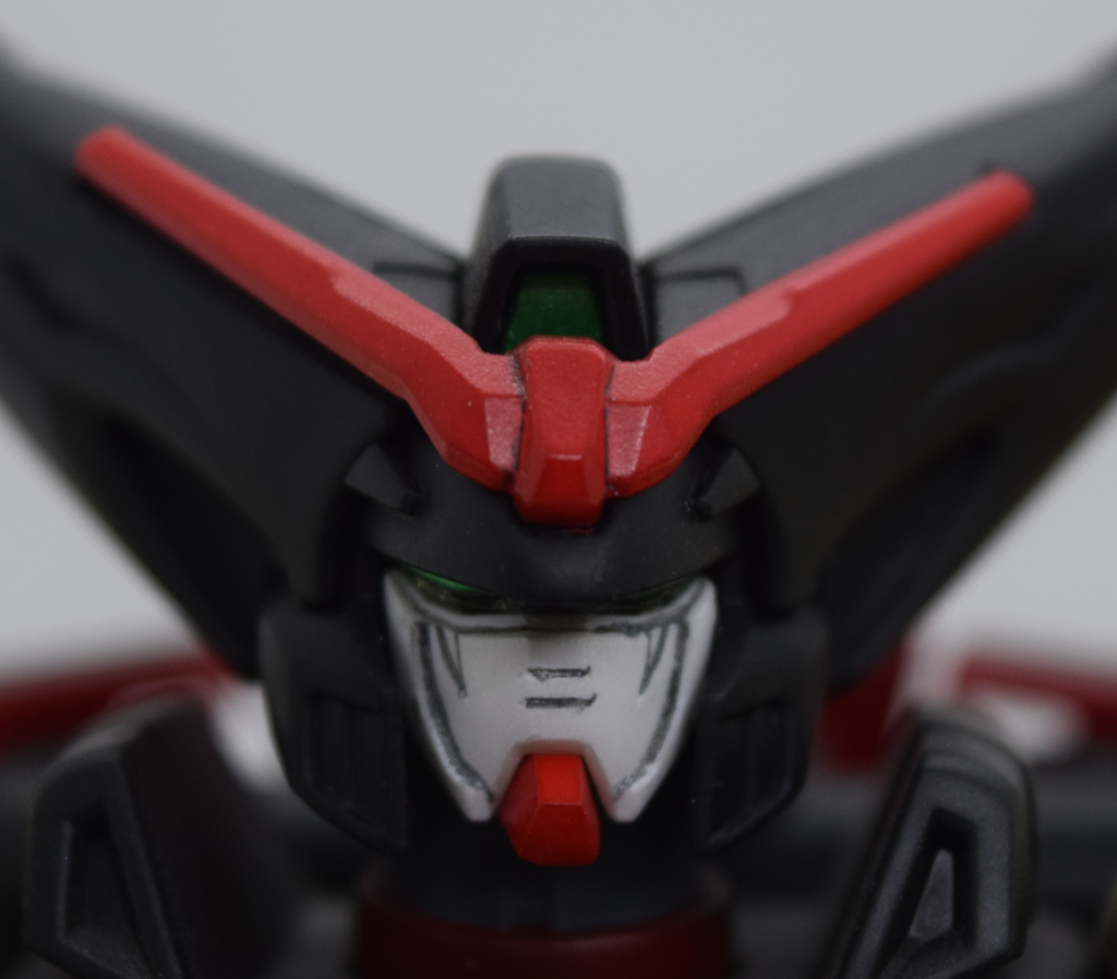 MGマスターガンダムは可動域もプロポーションも素晴らしいのですがマスクがちょっと大きく感じたので自分の好みのイメージになるよう削っています