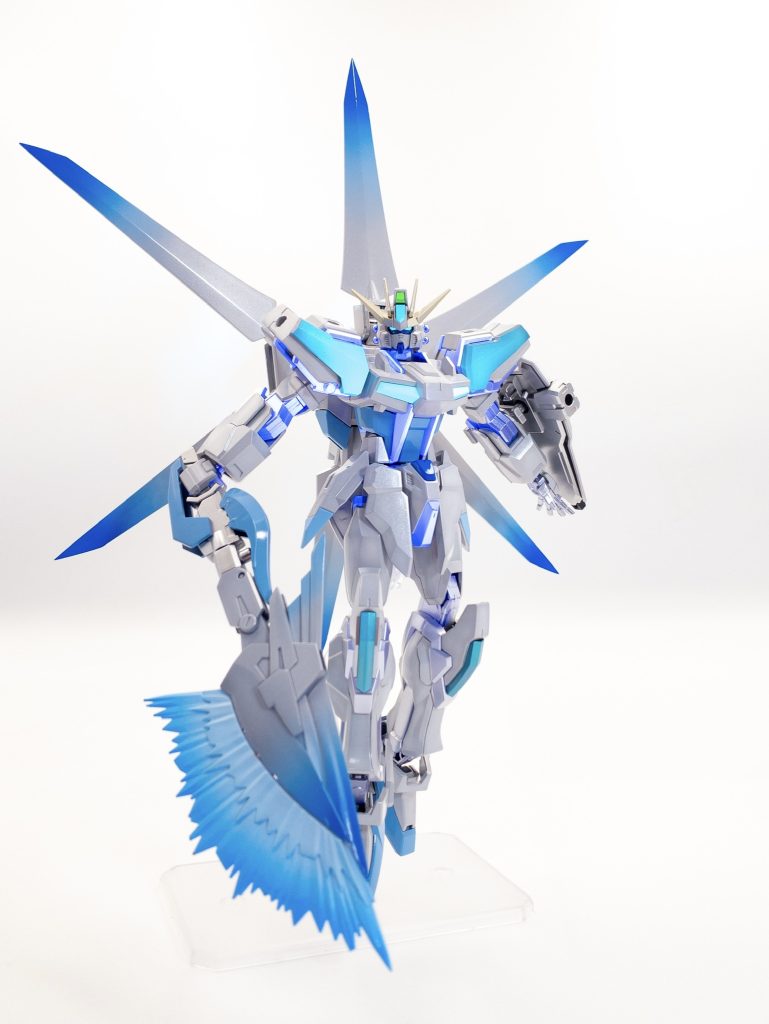 展開状態のシルエットは雪の結晶をイメージしました。