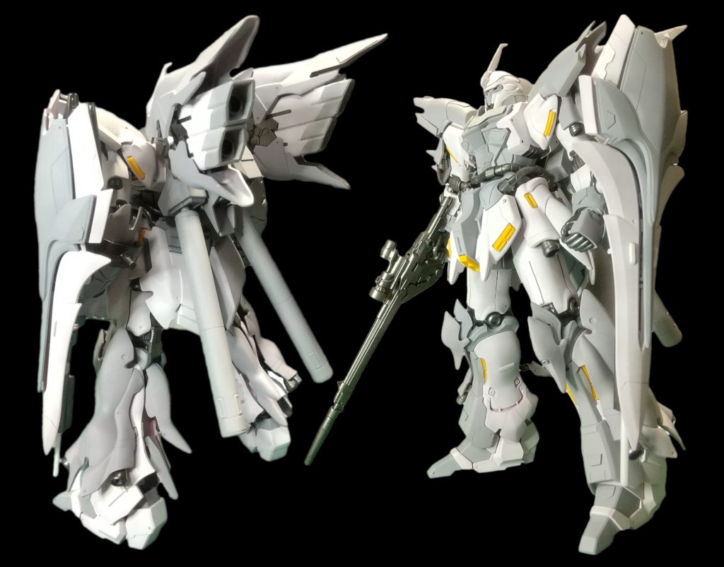 サフ萌〜。黄色の排気ダクト(?)は、悩んだ挙句そのまま艶消しだけとなりました。シールドのエングレービングは、がっつりヤスって消しました。