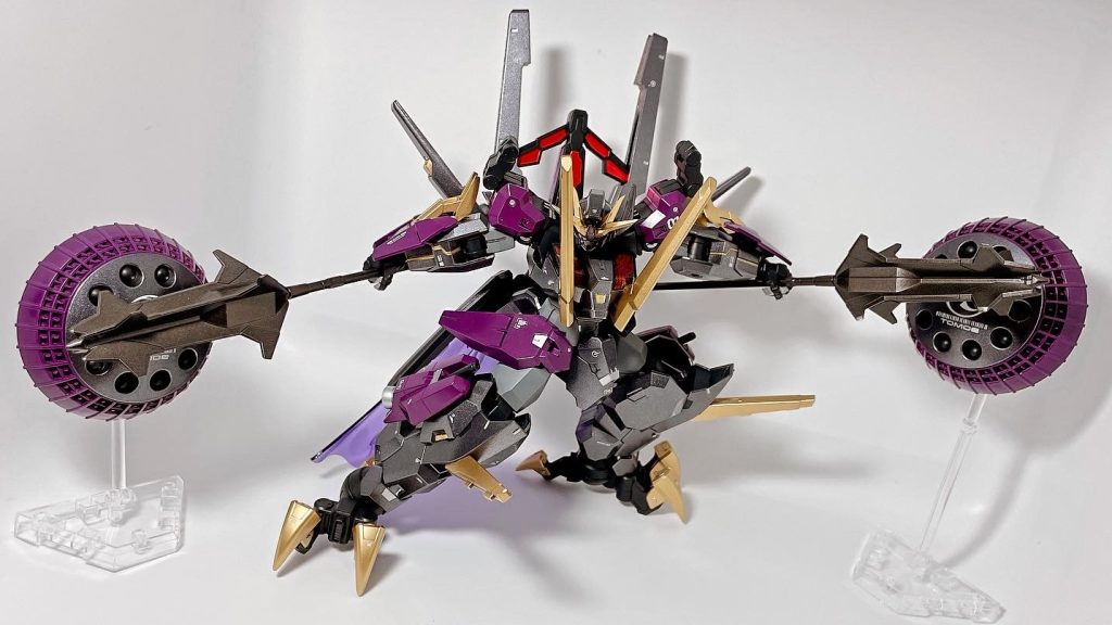 大型シールドの双璧を太鼓に、無双をバチに見立て、音撃と雷撃による無差別攻撃を繰り出します。その姿、まさに