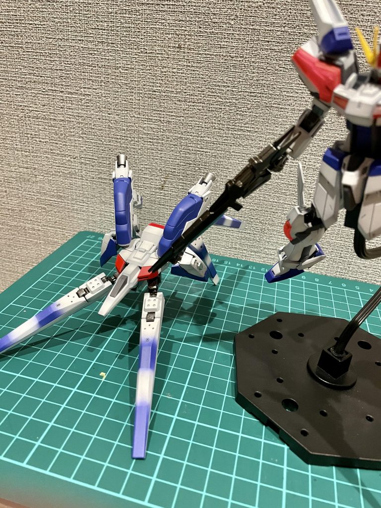 バックパックだけでもそれっぽく見えてきました。