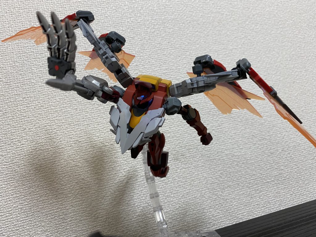 右手が主兵装。