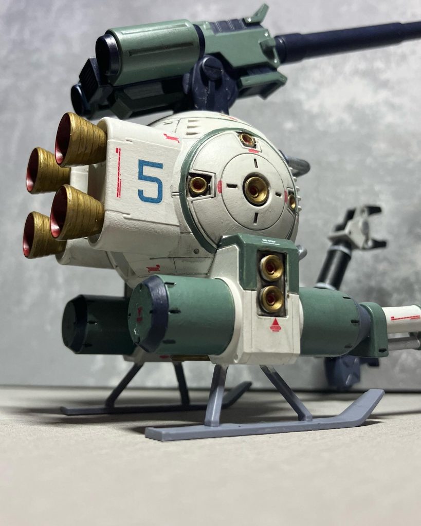 バーニヤー、スラスターはペイントマーカーの金で塗ってます