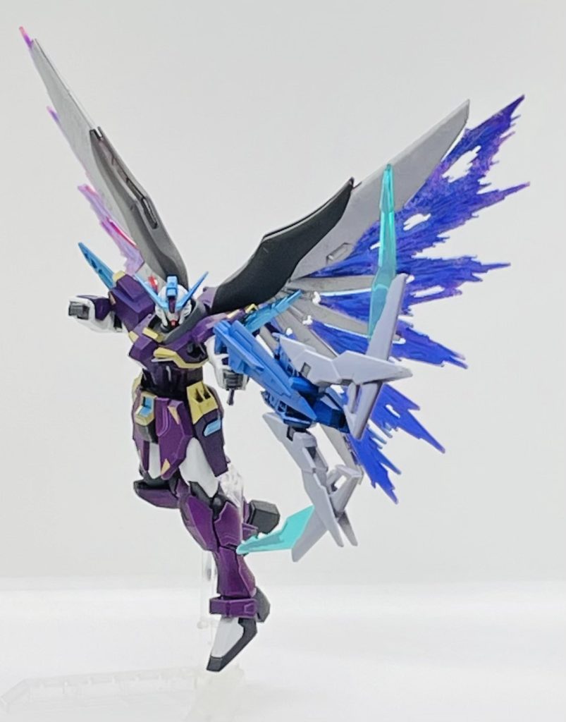 謎の青い武器ですがファンネルと合体することで色々な形状に。これはアローモードってこと?