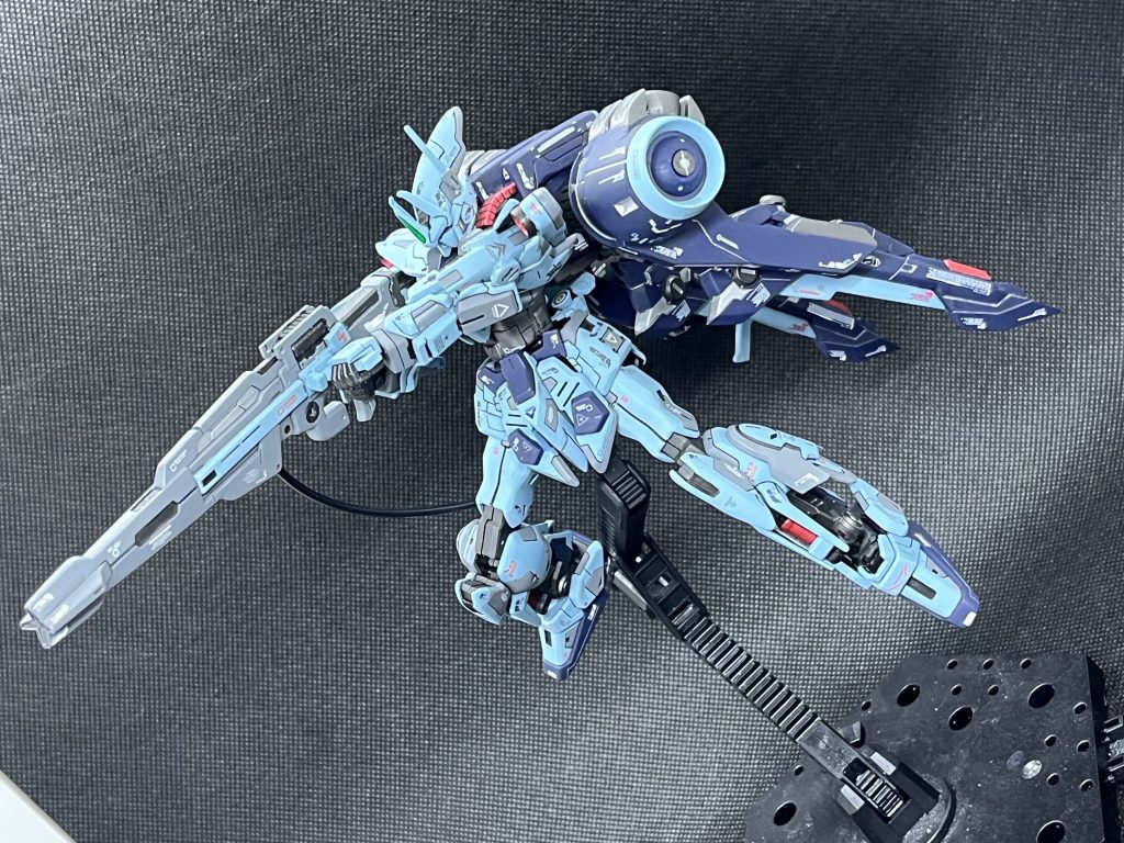 試作ロングメガバスター、バックパックに懸下したサブジェネレーターにより安定した連写も可能