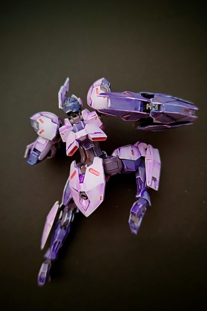 ミカエリスって、転売ヤーの所為？でなかなか店頭で見かけることのなかった水星の魔女の中でも、比較的に見かけることが多いガンプラ。そんなに人気無いのかな？まあ、ギミックは悪くなくても、両手はついていて欲しかったかな。かくいう私も割引してたからつい買ったのですが。