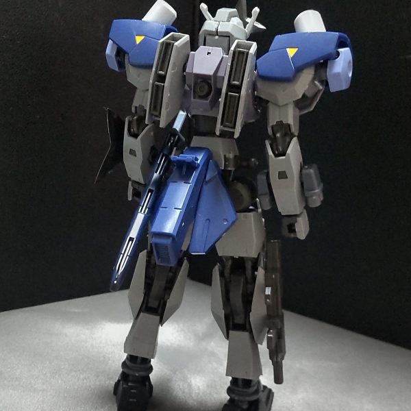 忍者風ガンヴォルヴァを現在制作中ですが、今回は追加装甲を付けてみました。・肩とリアアーマーに鉄血の百錬のを付けてます。・膝部分に佐助デルタガンダムのクローを付けてみました。武器はまだ試作ですが、右腕に2連装機関砲を左右に付けています。（外せます）※イメージとしてはビッグボルフォッグの4000マグナムですかね。※他にもワイヤータイプのヒートロッド等も作っています。さて、ここからどういう方向で完成させていこうかな？（2枚目）