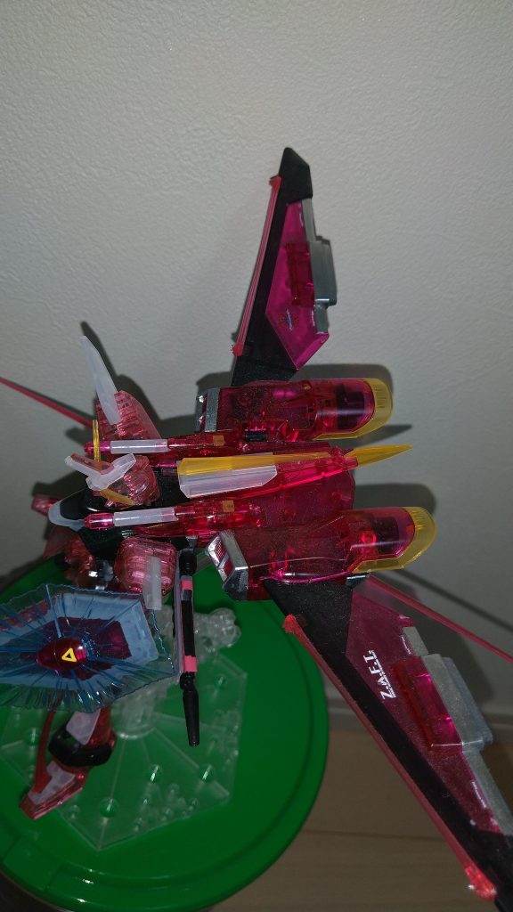 上からのショット。少しデカールを追加します。