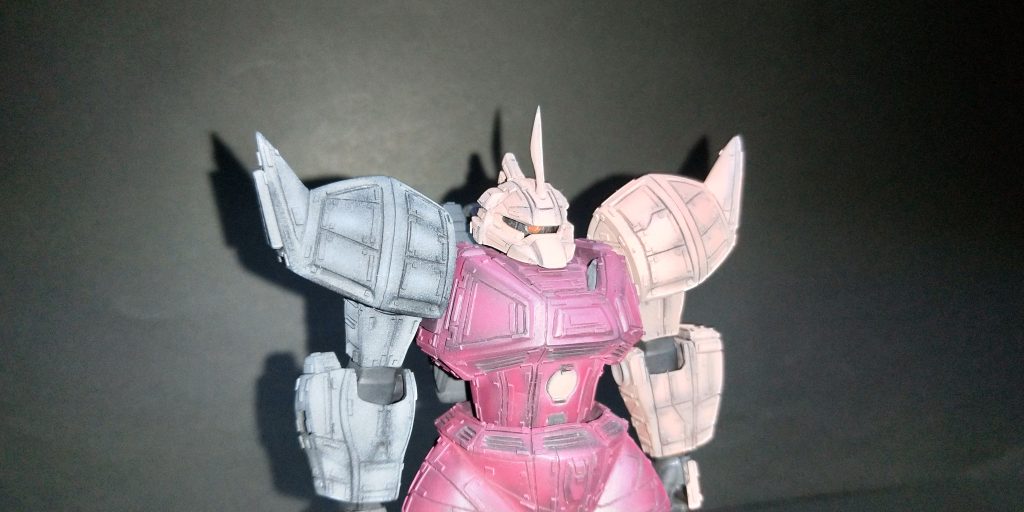 画像だとモノアイが見えづらいですが、ちゃんと作ってます😊😊