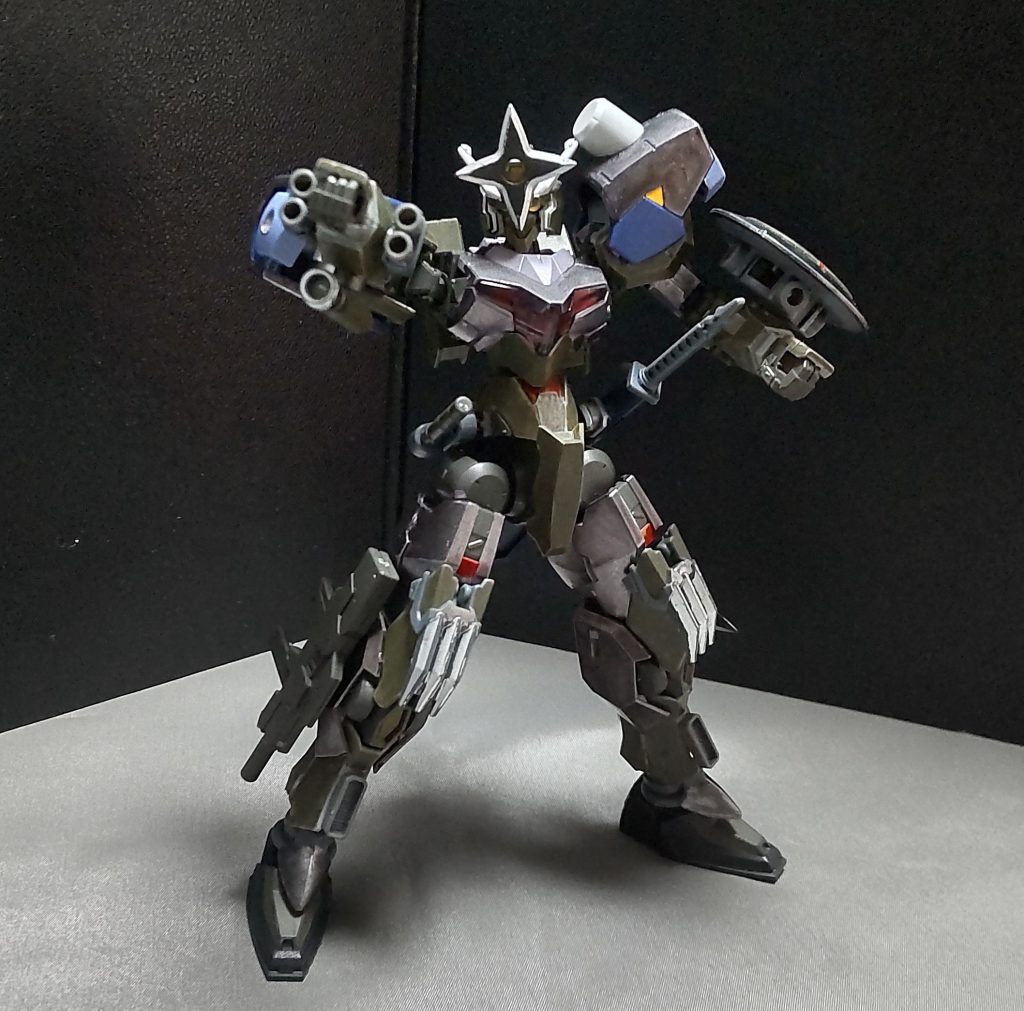 ・4連装機関砲「連火（れんが）」右腕の左右に装着されている2連装機関砲。射程は短いが、威力はバルカン以上あるので、これだけでも敵機の撃墜は可能である。