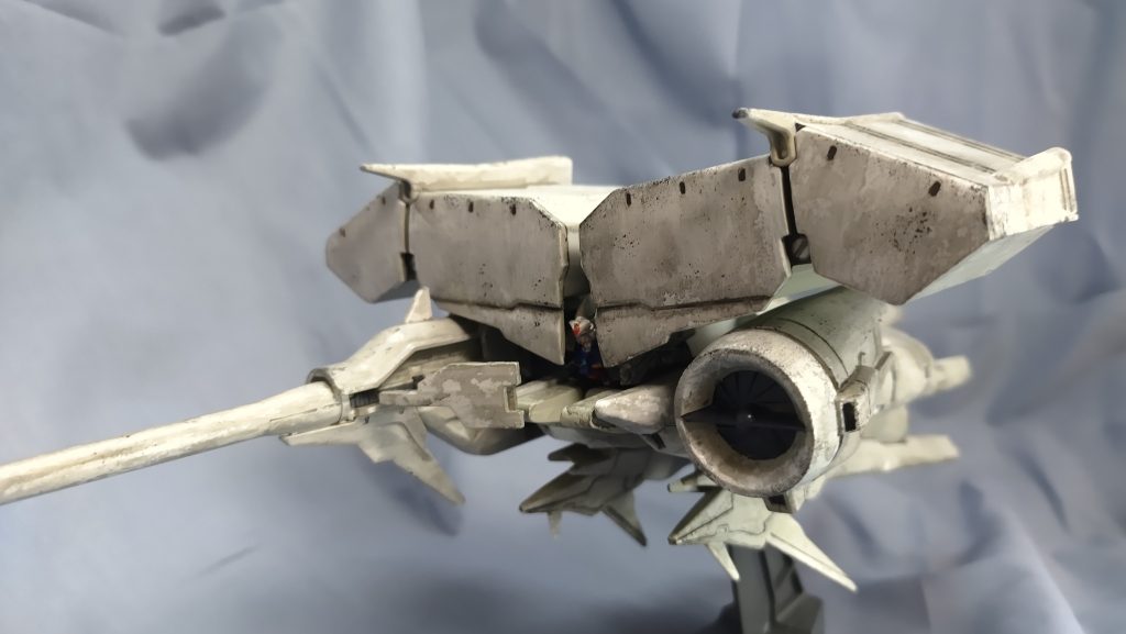 いつものスポンジチッピング、つや消しトップコート、アクリル絵の具でウォッシング仕上げ。