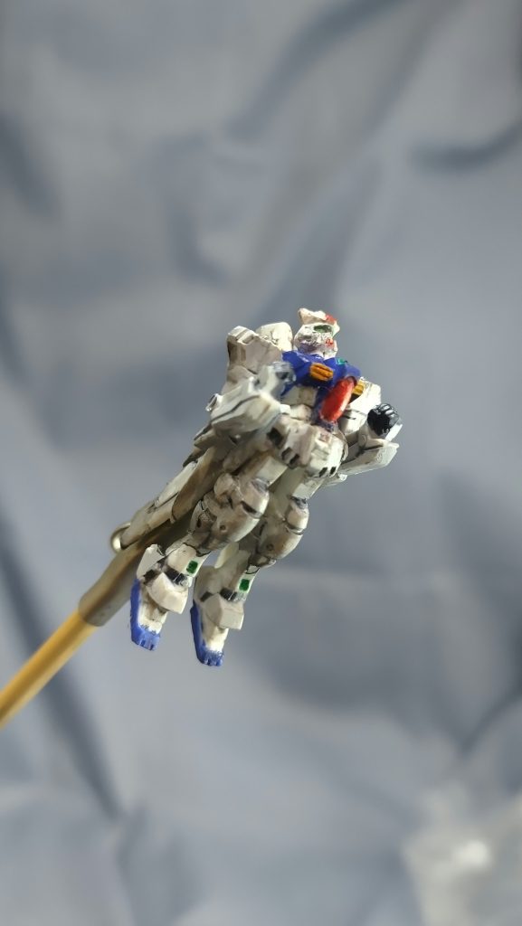 ステイメン頭部以外は20年前のまだ老眼になる前に塗装したやつです。頭部は納得いかず一度塗装を落としてます。カメラアイの部分はガンダムマーカーアイグリーンを爪楊枝で塗装。 最後までご覧いただきありがとうございました。