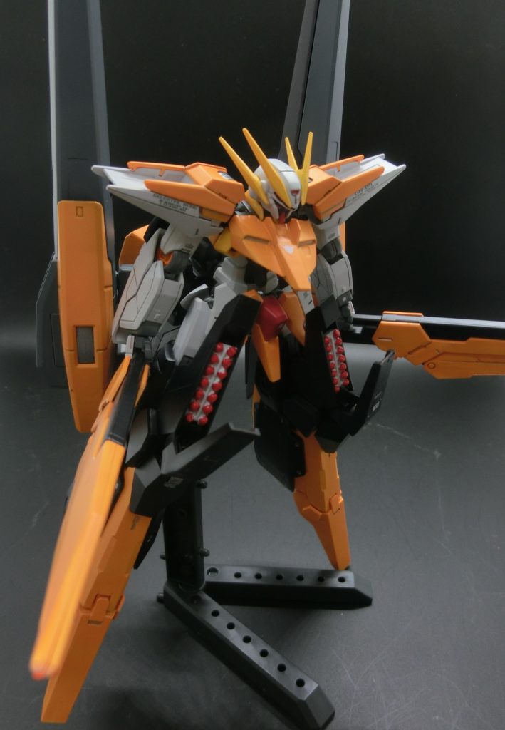 ギミックその１は膝のGNミサイルポッド