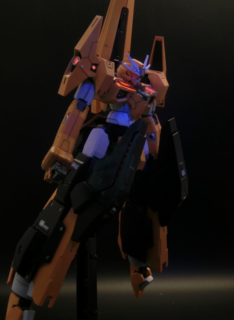 ブルーライトで発光