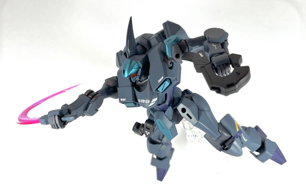 ビームガンで弾幕張りながらザウォート得意の高機動で接近、メインのビームダガーで刺す、みたいなそんなイメージ。