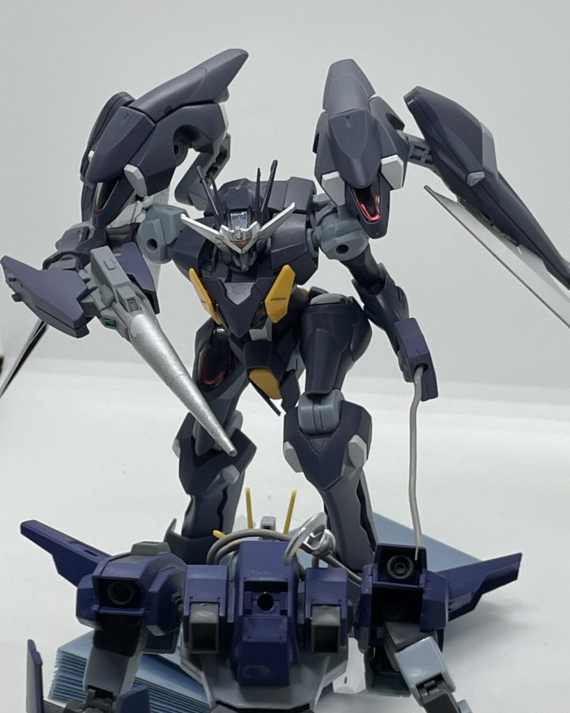 ワイヤーはもちろん取り付け可能。拘束系の武器は悪者っぽさを増してくれますね。