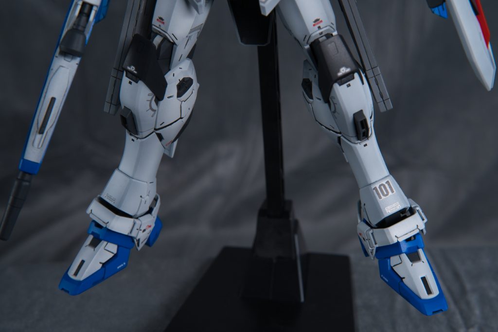 足はディテールをシンプルにして4mm延長しています。