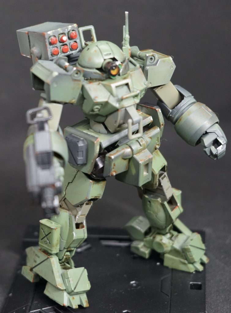 状況に応じバックパックにミライルランチャーを装備する事も可能である。