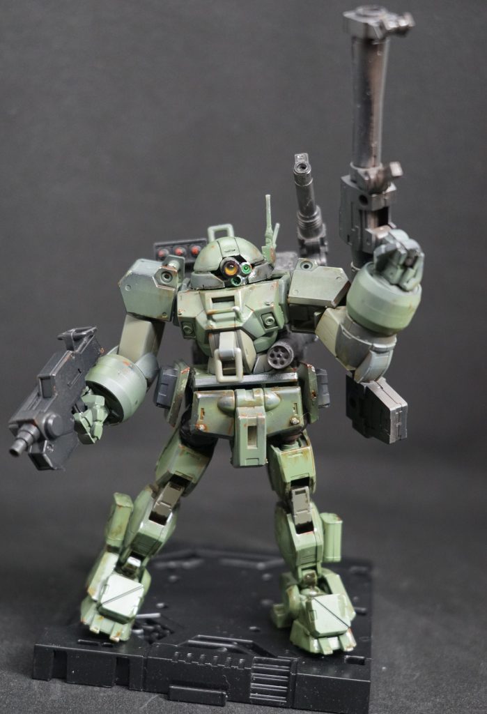 バルカンとミサイルランチャー及び無反動ショルダーライフルを備えた強襲装備仕様。