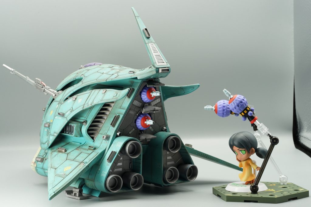 背面です。ビットはここから出てきます。