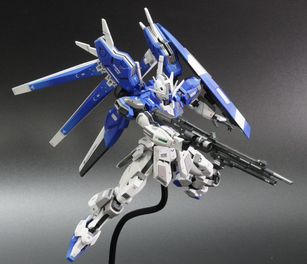 ビコーンシステム発動「ビィコォーン！」※ファンネルは展開しません本体ブルーはグラデーション塗装しております。黒立ち上げはしたことあったのですが、カラーグラデーションは初めての試みでした。写真ではあまりわかりませんが、塗装に深みが出たような気がします！