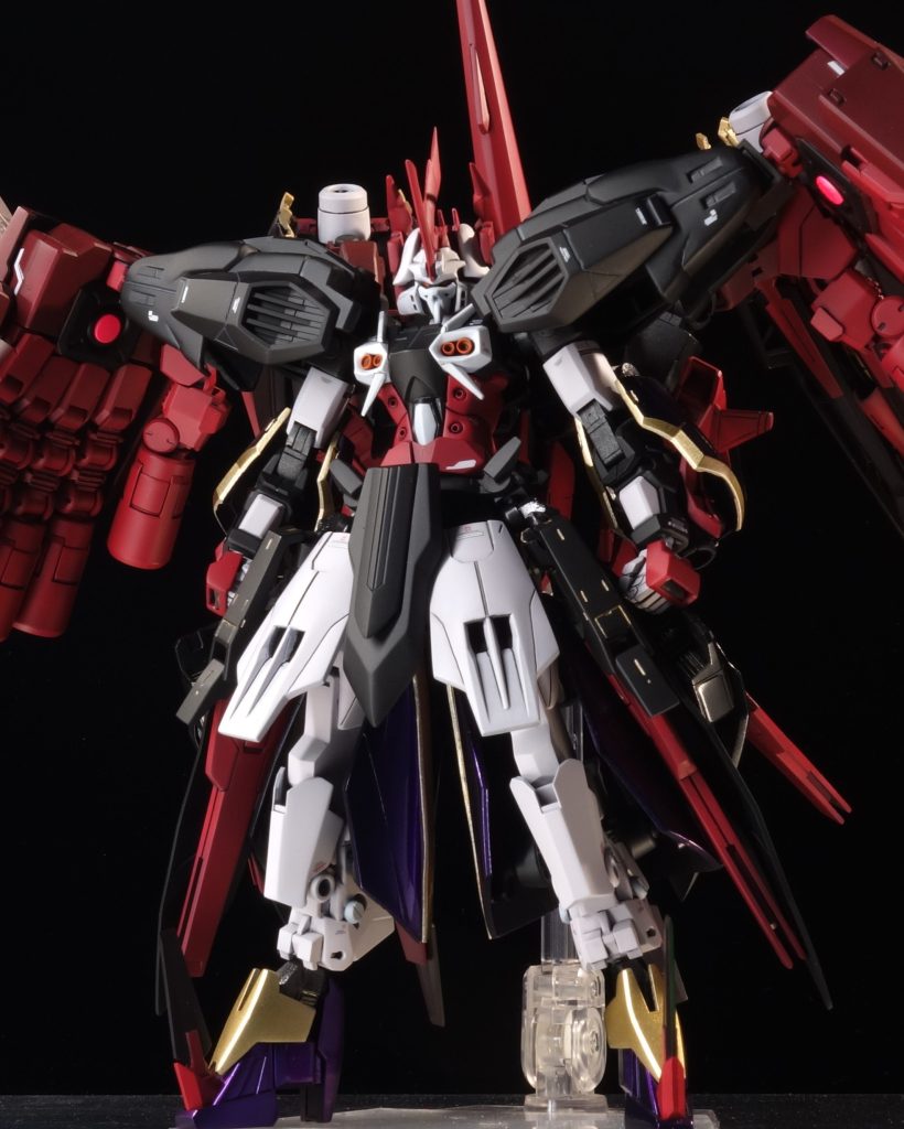 少し寄るとこんな感じ。ベースにしたハイドラは97年製。HG黎明期のかなり古めのキットで可動はお察しですが、造形はなかなかの物で。特にお顔はキリッとしていてカッコイイので、キットをそのまま使っています。