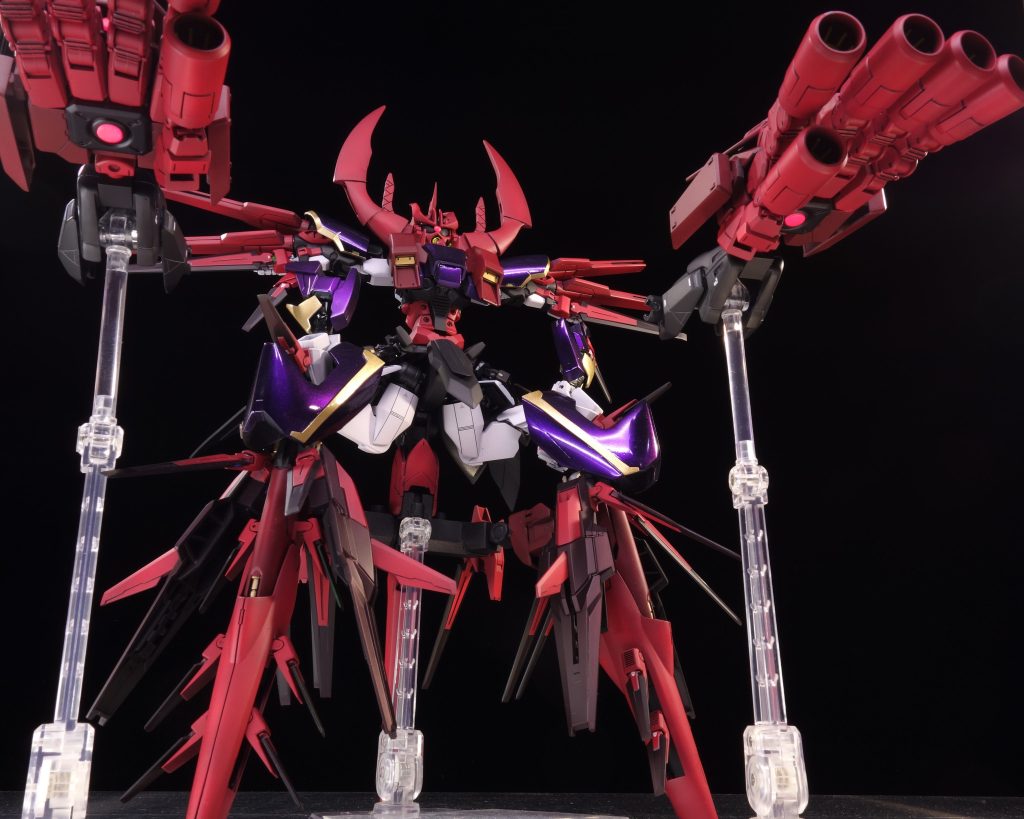 ジェネラルジオングは、SDガンダムフォースのラスボスで、全ガンダム界最強議論にノミネートされるくらいにはやべーやつです。