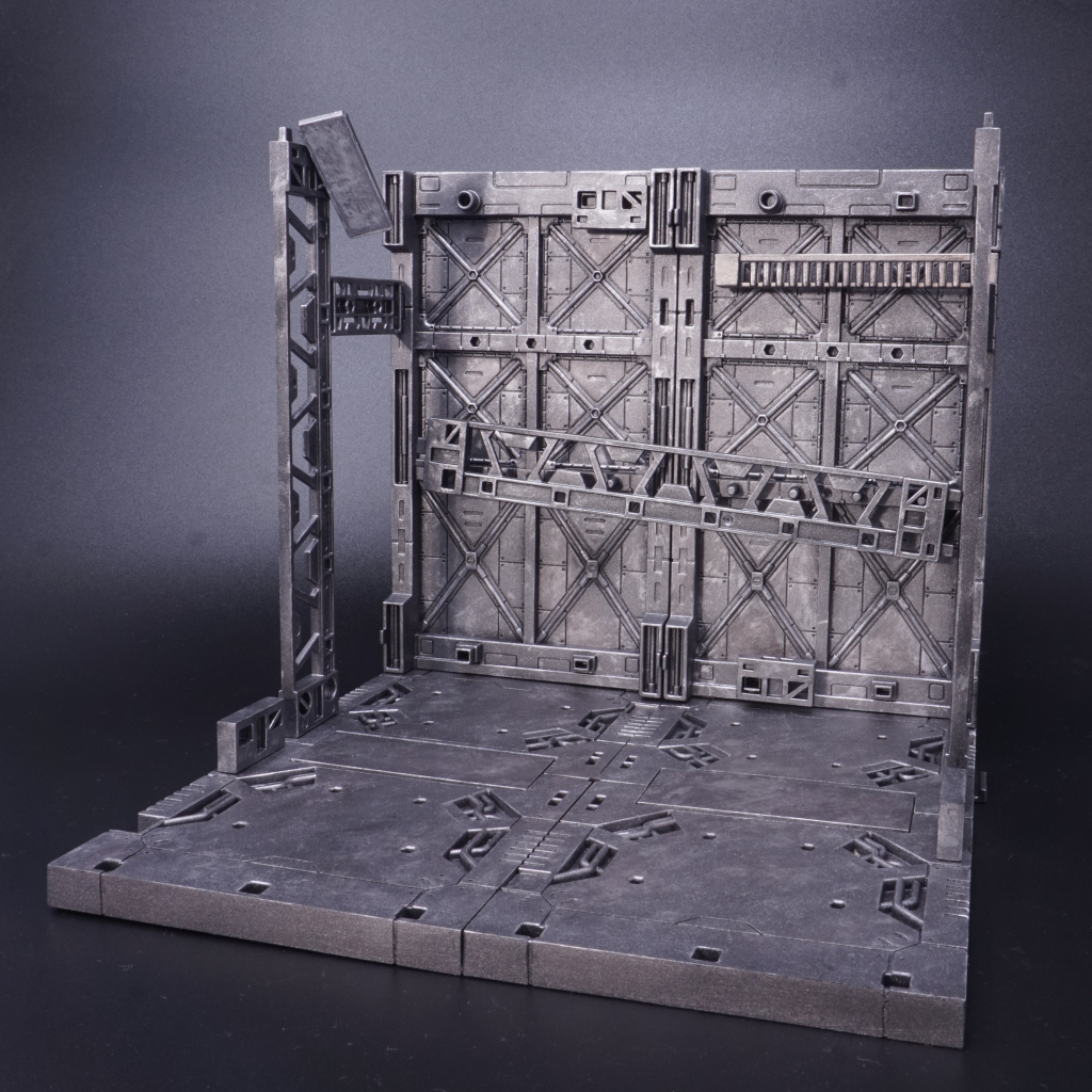 ガレージをイメージした台座も作成しました。山田化学のディスプレイベースを4つ組み合わせています。