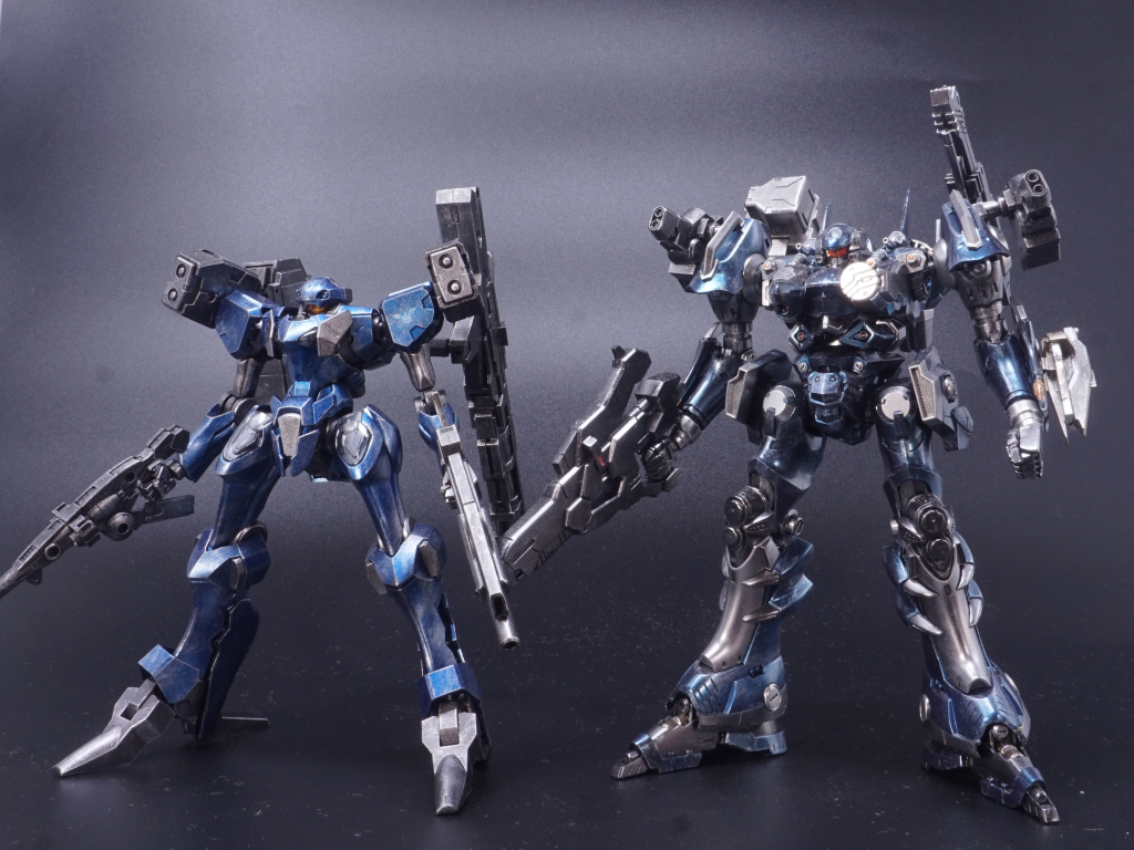 モチーフにしたACプラモと一緒に。切った貼ったをしてないので、密度感は全然違いますね；